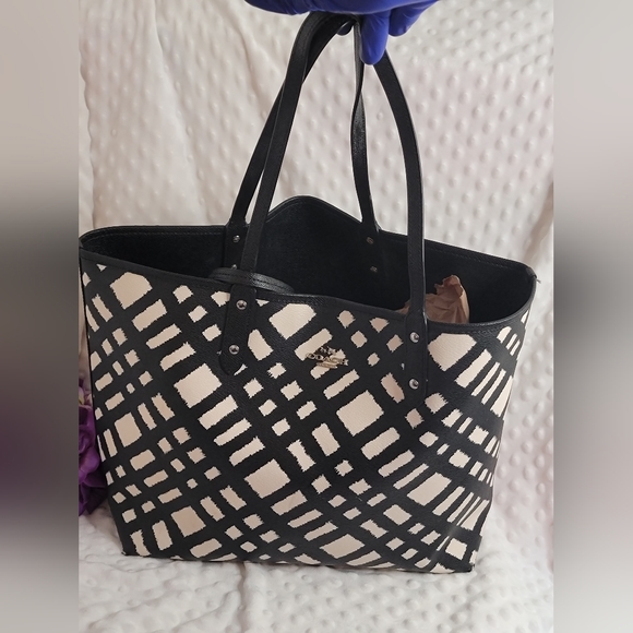 EUC COACH Leather Shoulder Bag Reversible - Picture 8 of 10